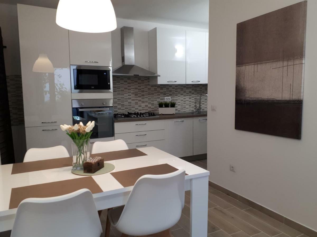 Villa Zoe Porec Esterno foto